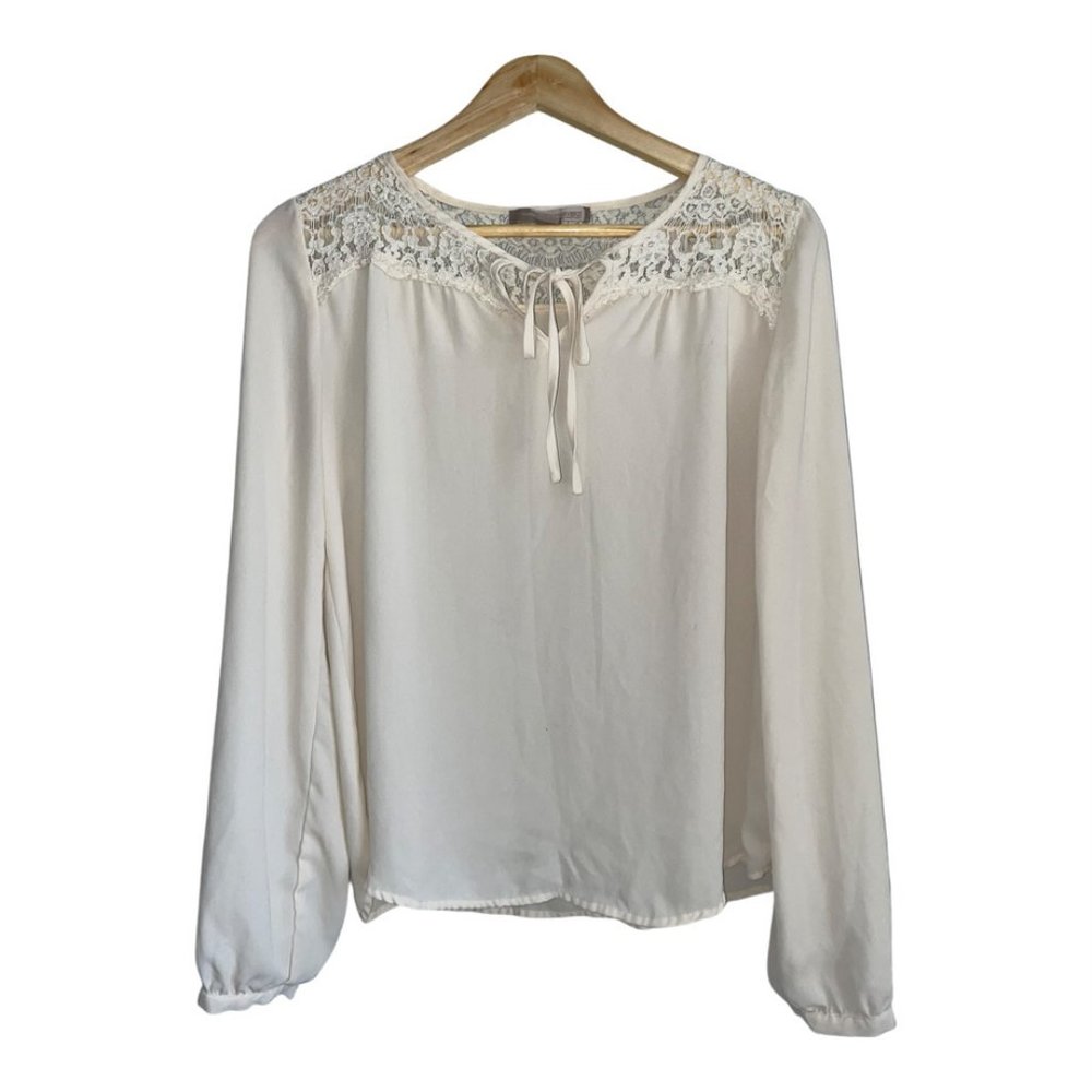 FOREVER 21 | cream long sleeve blouse w/ tie strings & lace detail - size M